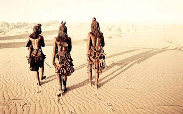 Burada kadınlar çıplak gezmek zorunda çünkü...