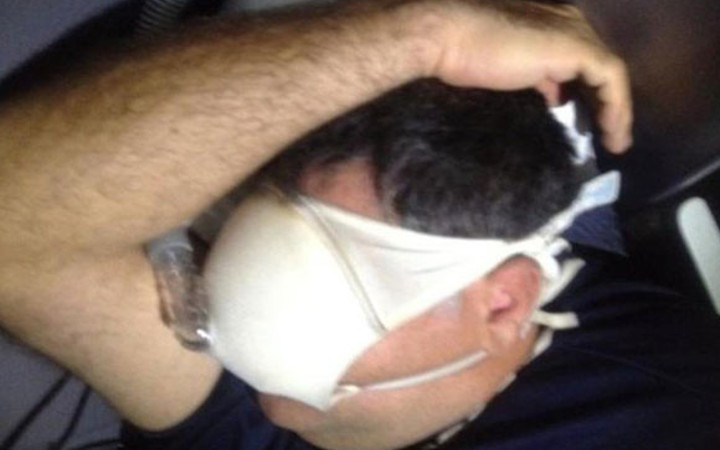 Uçak yolculuğunda rezil eden görüntüler