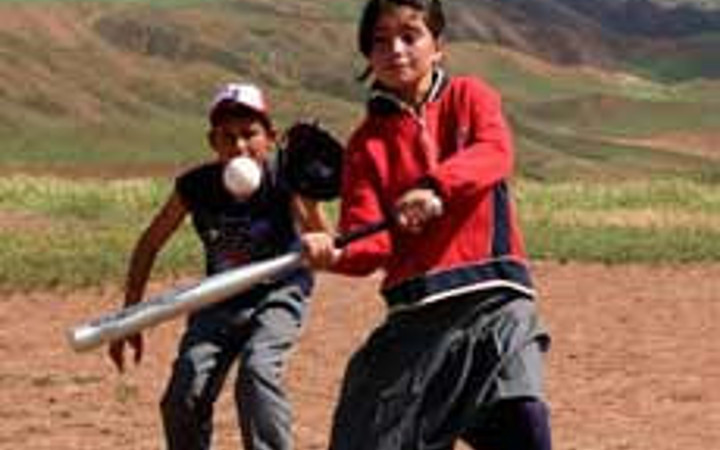 Köy çocuklarının beyzbol merakı