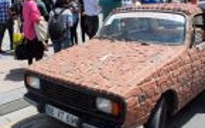 Bakan bir daha bakıyor