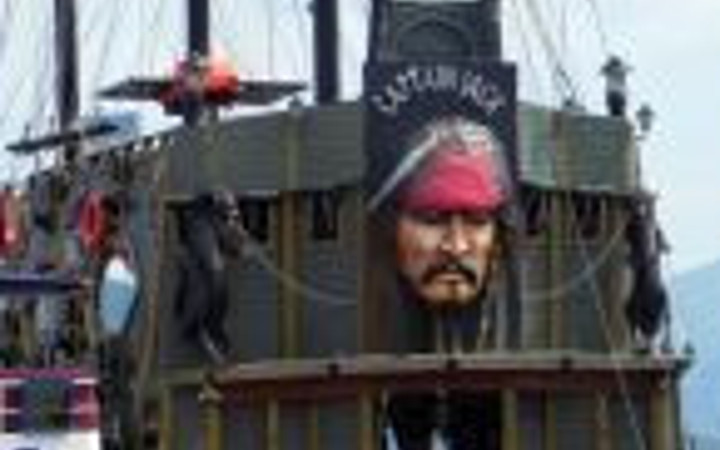 Marmaris'te 'Korsan tekne' kavgası