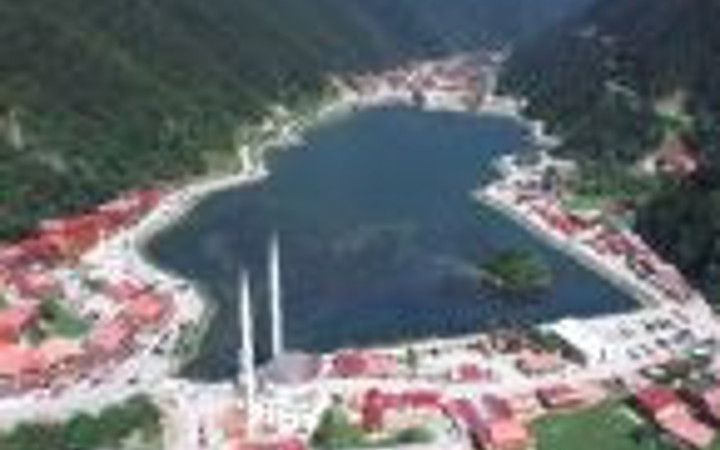 Bu gölü 2 milyon kişi ziyaret ediyor