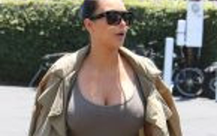 Hamile Kim çıplak fotoğrafını paylaştı