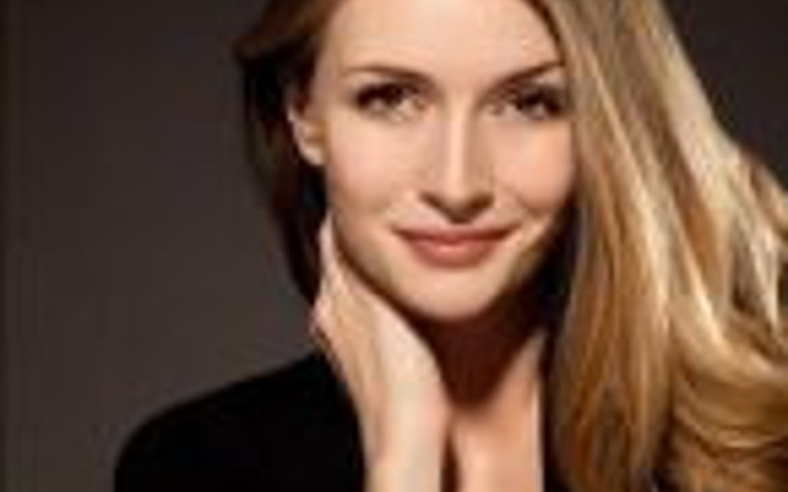 Yasemin Allen'de saçlarını kestirdi