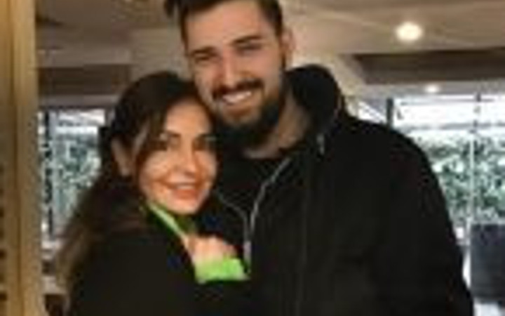 'Ne kadar terbiyeli bir evlat yetiştirmişsin bee'