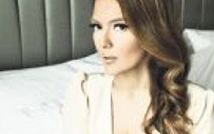 Demet Akalın'dan Mehmetçik Vakfı'na 50 bin lira