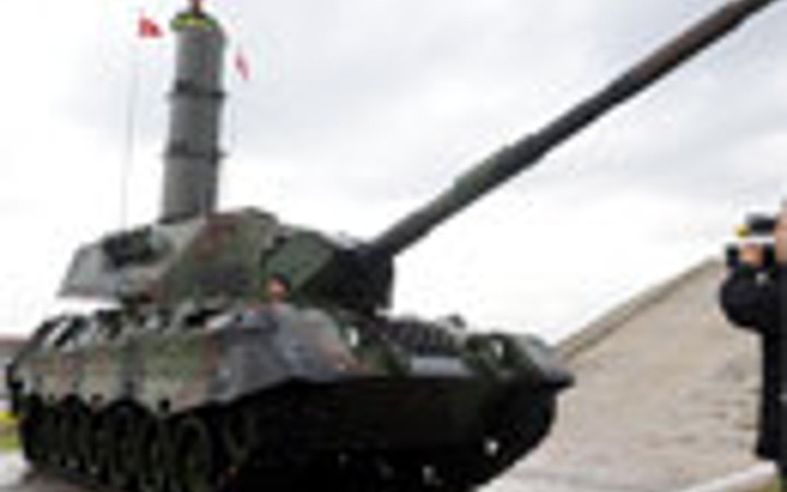Askerden Leopard-1 şov