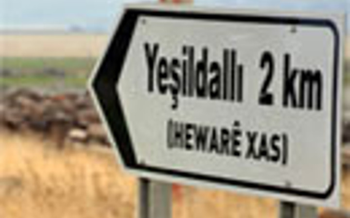 Kürtçe köy tabelaları 