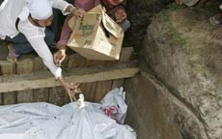 Öldürmeden önce hepsine tecavüz ettik!