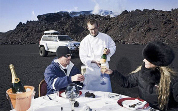 Yanardağ ateşinde yemek!