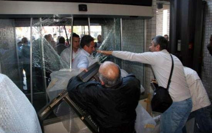 Türk-İş Başkanı böyle kaçtı