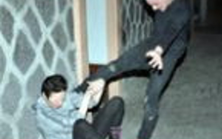 Tekmenin sesi karakolu inletti