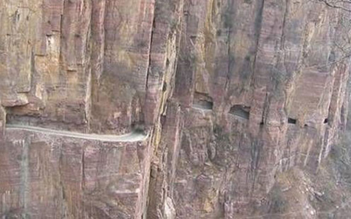 Bu yollardan gitmek yürek ister