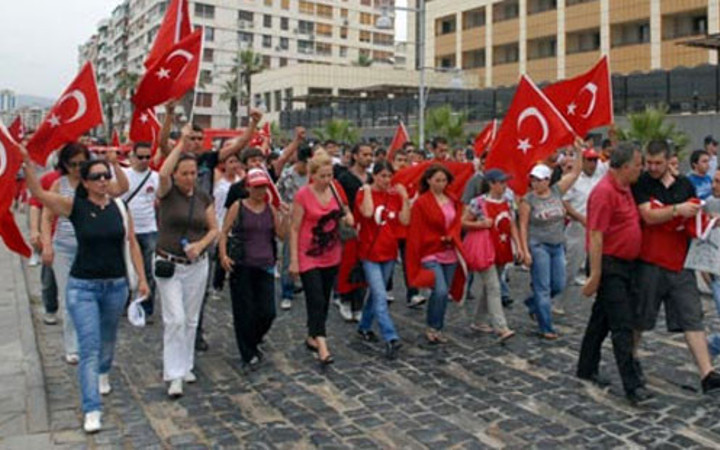 Meydanlardan teröre lanet yağdı