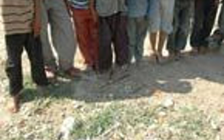 'Kendine üç karı aldı bize ayakkabı almadı'