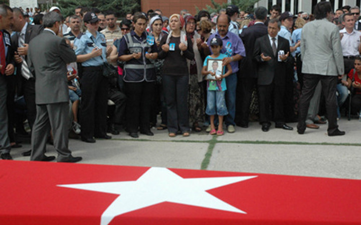 Polis şehitleri törenle uğurlandı