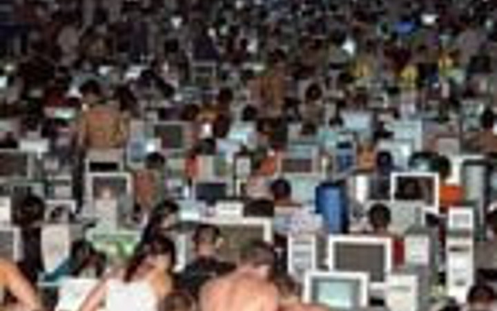 Bu insanlar bilgisayarlarından kopamıyor