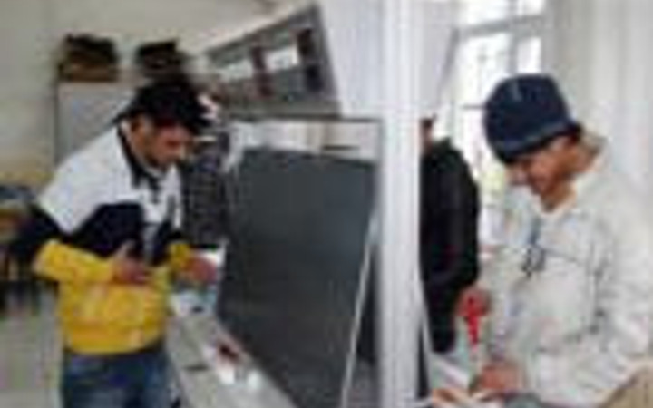 Sokakta kalan gençler hayata bağlandı