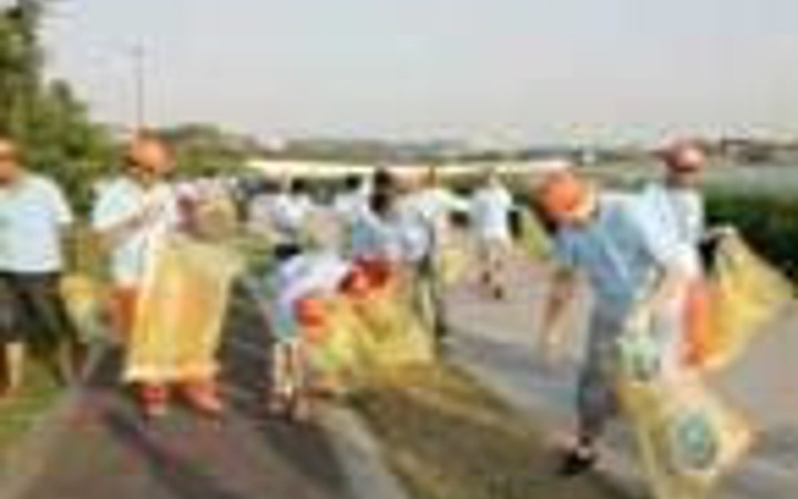 Gençler K.Çekmece'de temizlik yaptı