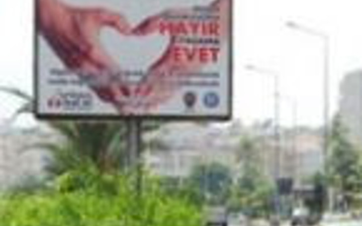 Bu afişler toplatılıyor