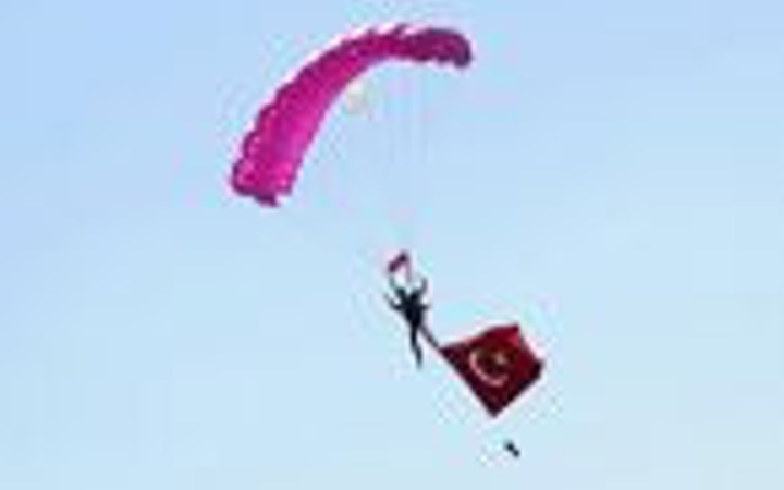 Akyurt semalarında renkli görüntüler