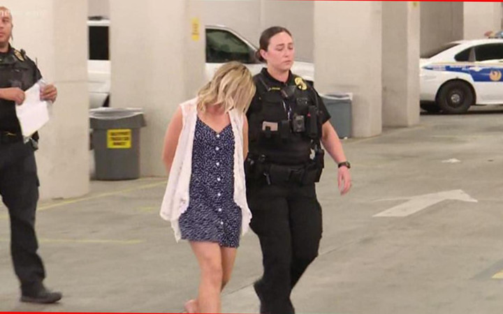 ABD'de iğrenç olay! Öğretmen sınıfta öğrencisiyle ilişkiye girdi diğer öğrenci ise...