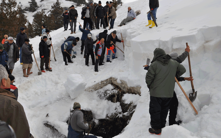 Konya'da yaz için kar depoladılar