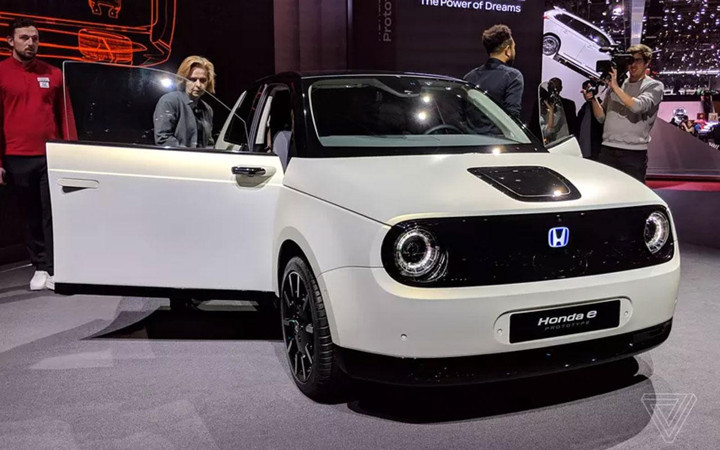 'Honda e Prototype' adlı elektrikli arabası tanıtıldı