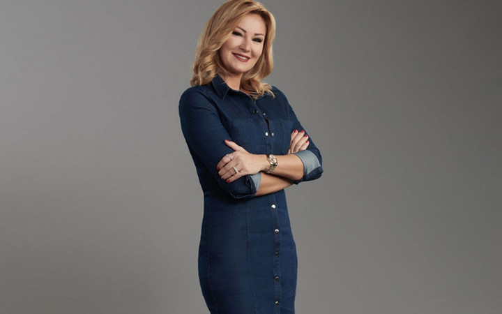 Pınar Altuğ'un vücut hatlarını belli ettiren taytı olay oldu! Fotoğrafı hemen sildi