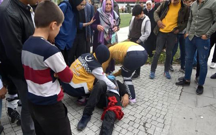 Sultangazi'de eşini döven adamı hastanelik ettiler