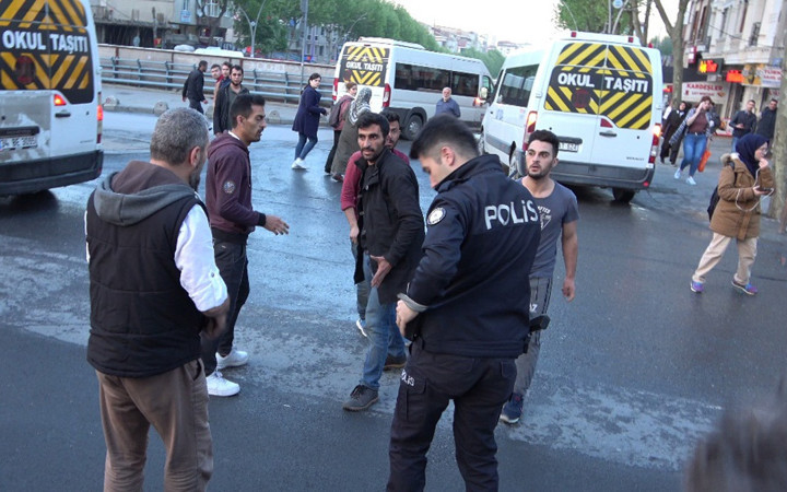 Sultangazi'de dehşet! Herkesin gözü önünde yere yatırıp...