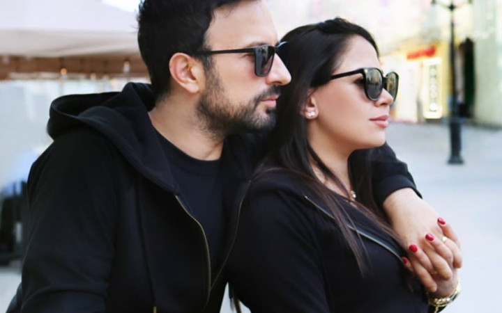 Tarkan eşi Pınar'la Moskova'da aşka geldi! Görüntülerine bakın