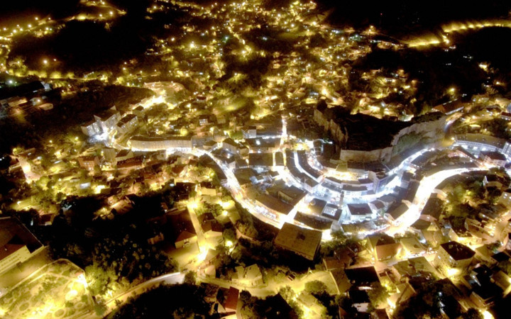 7 bin yıllık tarihi olan Bitlis'in büyüleyen gece görüntüsü