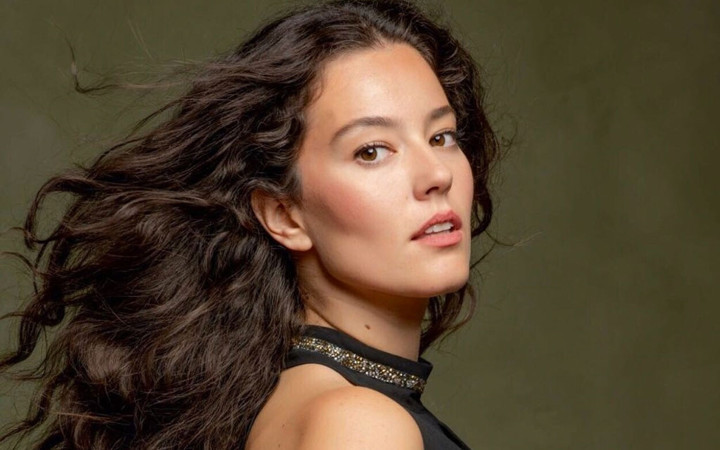 Pelin Akil takipçisine kızdı: Bir de profilinde Bakara suresi var