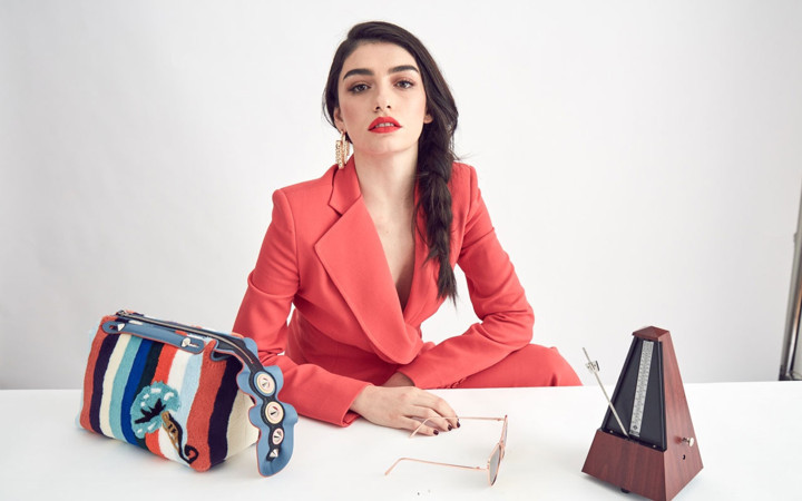 Hazar Ergüçlü yeni saç rengiyle olay oldu! Tanımakta zorluk çeken takipçileri şoka uğradı