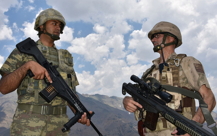 Hakkari'de uzman çavuş Lokman Sarıaslan'la oğlu omuz omuza vatan nöbetinde