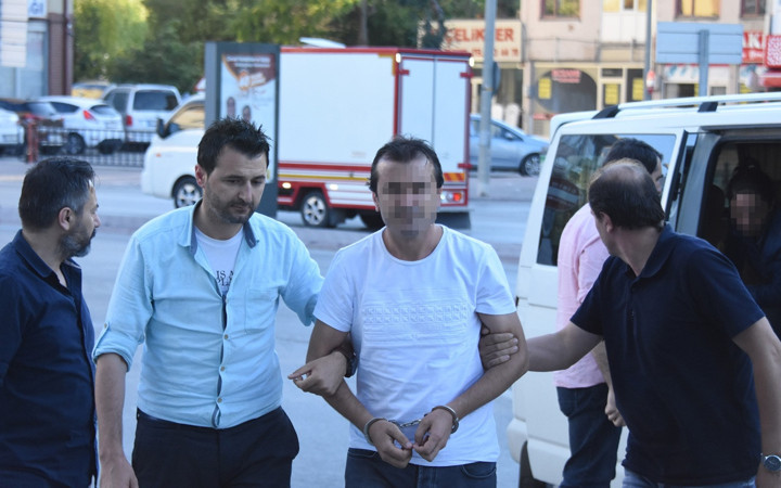 İmalatçılardan topladığı 30 kilo altınla kaçtığı öne sürülen kuyumcu yakalandı