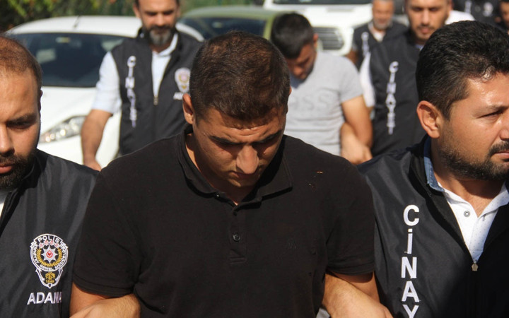 En yakın arkadaşı kız arakadaşıyla evlendi! Pompalı tüfekle dehşet saçı