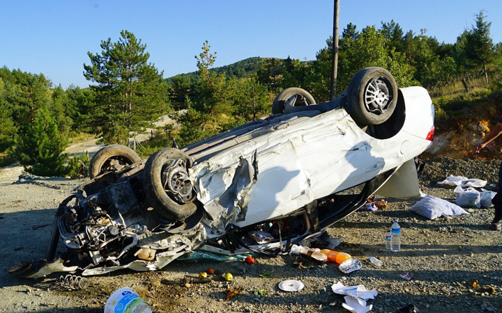 Düğün için yola çıkmışlardı! Kızının gelinliğini bırakmak istemedi