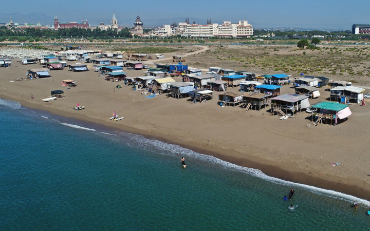 Antalya'da lüks otellerin hemen yanı başında denize sıfır ücretsiz tatil