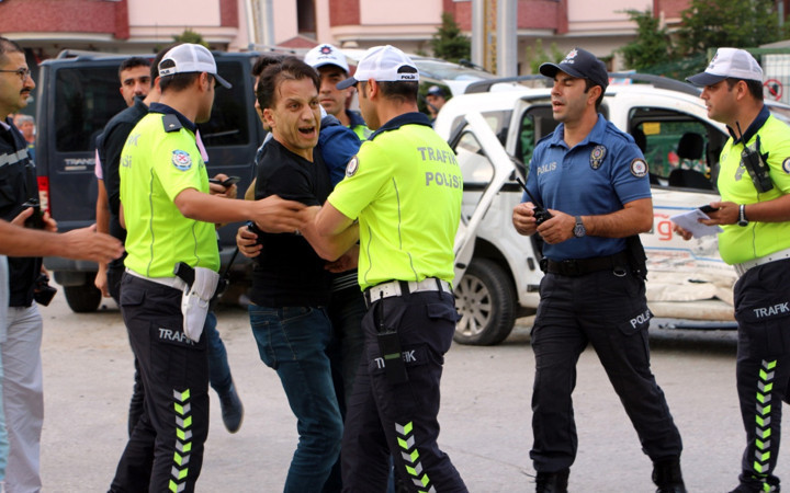 Tokat'ta anne ile kızının üzerine araç devrildi 1 ölü 7 yaralı