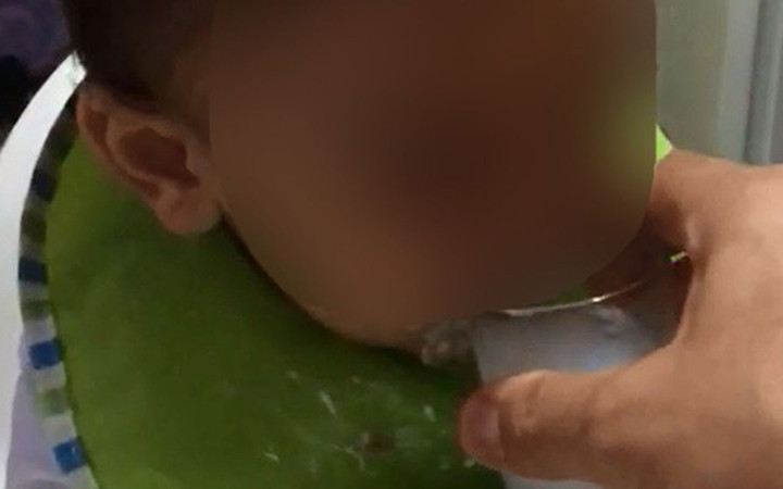 Bursa’da 2 yaşındaki oğluna içki içiren sorumsuz anne baba