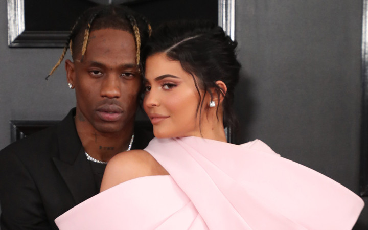 Kylie Jenner ile sevgilisinden hayranlarını şaşırtan çıplak poz