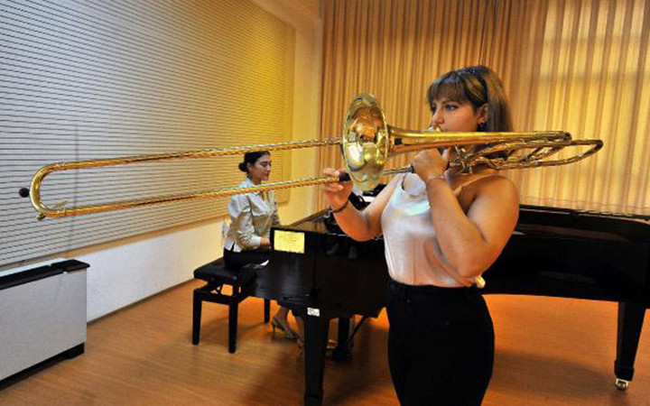 Eskiden çalamadığı için ağlıyordu...Şimdi dünyaca ünlü okulda okuyacak