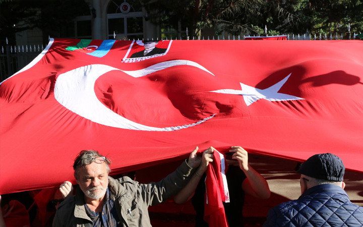 Macaristan’daki Türkler’den YPG/PKK yandaşlarına tepki
