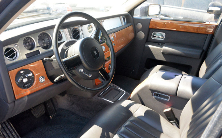 İş adamı lüks otomobilini yüzde 60 indirimle satışa çıkardı alıcı çıkmadı