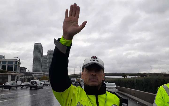 Trafikte bu hareketi yapan yandı! O düğmeye basana hapis...