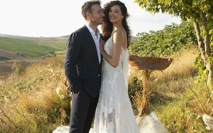 Azra Akın bebeği Demir'in ilk adımlarını paylaştı Keşan'lı Atakan Koru ile evli