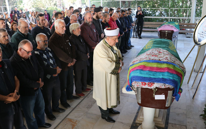 Usta tiyatrocu Jale Birsel'in cenazesi toprağa verildi! Gerçek cenazede ortaya çıktı