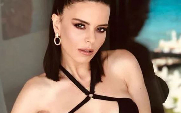 Simge Sağın dekoltesine olay oldu gelen yoruma bakın ne dedi